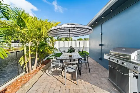 2005 NW 37th Street Oakland Park FL 33309