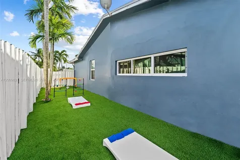 2005 NW 37th Street Oakland Park FL 33309