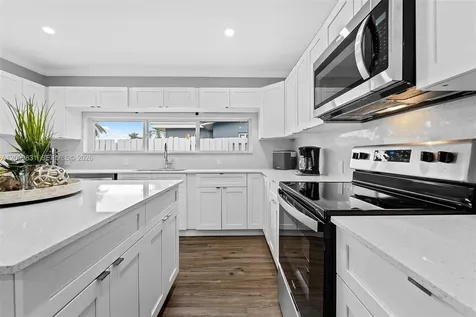 2005 NW 37th Street Oakland Park FL 33309