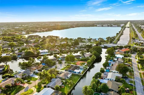 2005 NW 37th Street Oakland Park FL 33309