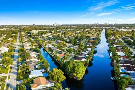 2005 NW 37th Street Oakland Park FL 33309