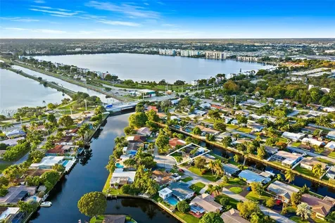 2005 NW 37th Street Oakland Park FL 33309