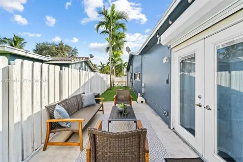 2005 NW 37th Street Oakland Park FL 33309