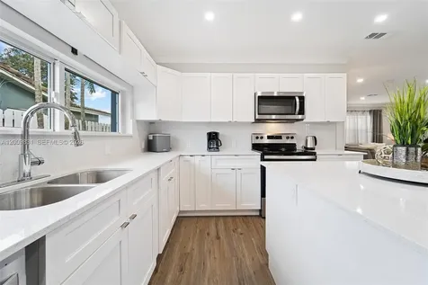 2005 NW 37th Street Oakland Park FL 33309
