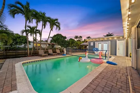 2005 NW 37th Street Oakland Park FL 33309