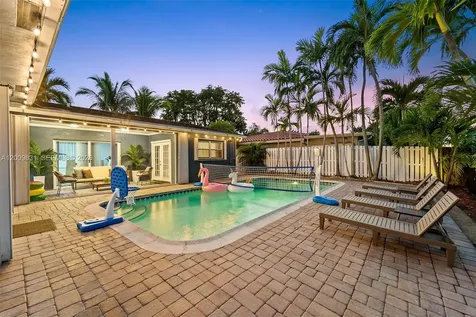 2005 NW 37th Street Oakland Park FL 33309