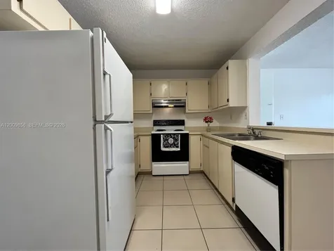 250 W Palm Circle W Pembroke Pines FL 33025