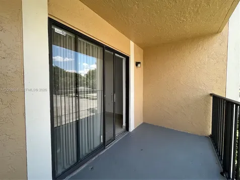 250 W Palm Circle W Pembroke Pines FL 33025