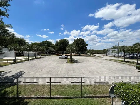 250 W Palm Circle W Pembroke Pines FL 33025