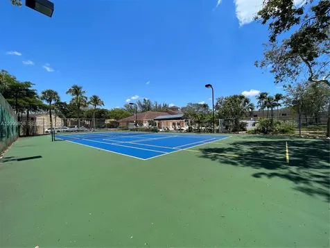 250 W Palm Circle W Pembroke Pines FL 33025