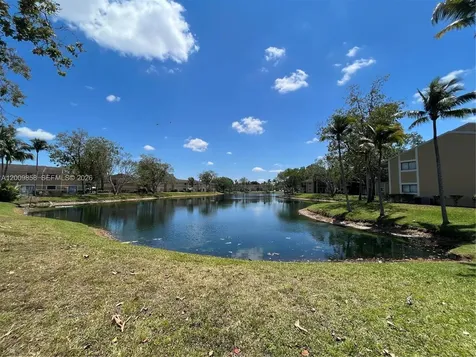 250 W Palm Circle W Pembroke Pines FL 33025