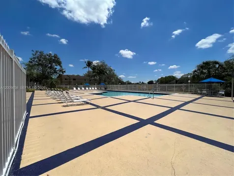 250 W Palm Circle W Pembroke Pines FL 33025