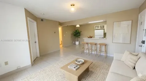 250 W Palm Circle W Pembroke Pines FL 33025