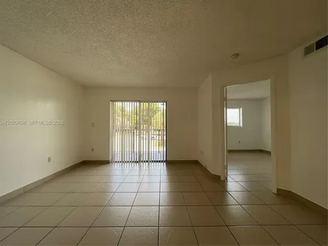 250 W Palm Circle W Pembroke Pines FL 33025