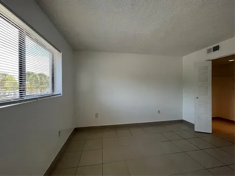 250 W Palm Circle W Pembroke Pines FL 33025