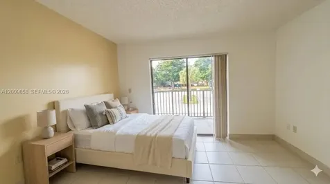 250 W Palm Circle W Pembroke Pines FL 33025