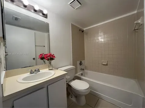 250 W Palm Circle W Pembroke Pines FL 33025
