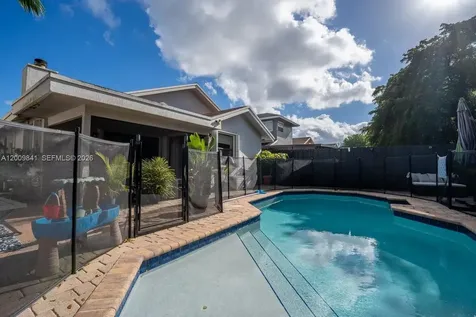 575 Lakeside Circle Sunrise FL 33326