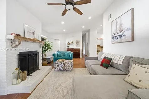 575 Lakeside Circle Sunrise FL 33326