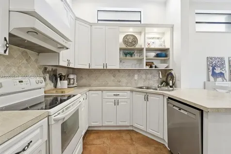 575 Lakeside Circle Sunrise FL 33326