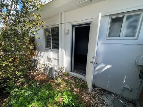 590 NW 40th Court Oakland Park FL 33309