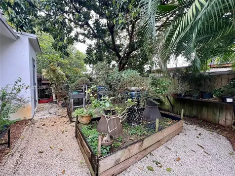 590 NW 40th Court Oakland Park FL 33309