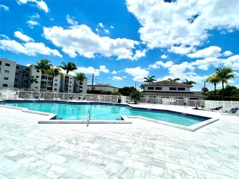 8185 NW 7th Street Miami FL 33126