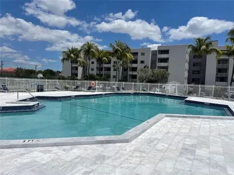 8185 NW 7th Street Miami FL 33126