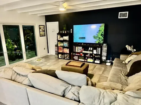 220 SW 3rd Avenue Hallandale Beach FL 33009
