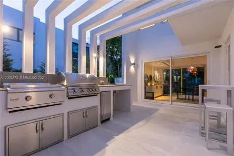 120 Knollwood Drive Key Biscayne FL 33149