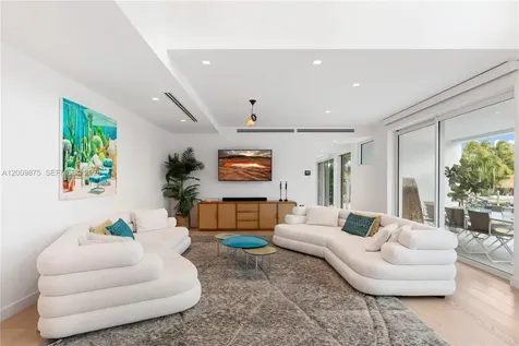 120 Knollwood Drive Key Biscayne FL 33149