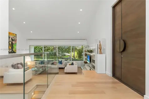 120 Knollwood Drive Key Biscayne FL 33149