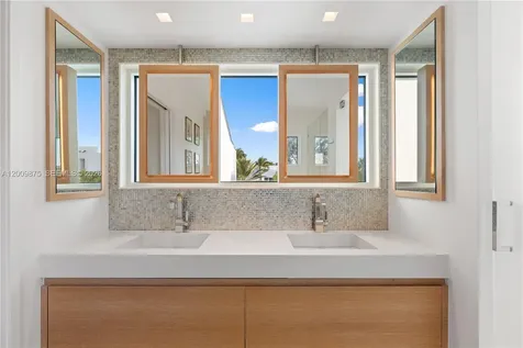 120 Knollwood Drive Key Biscayne FL 33149