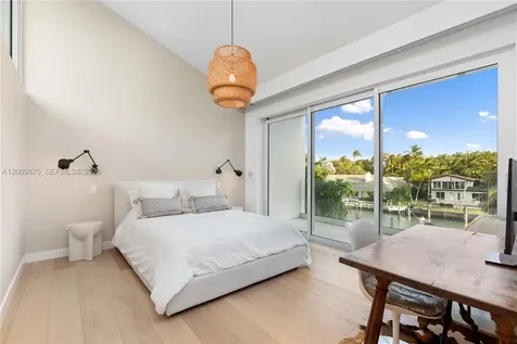 120 Knollwood Drive Key Biscayne FL 33149