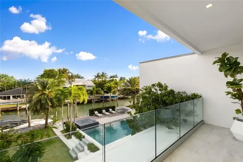 120 Knollwood Drive Key Biscayne FL 33149