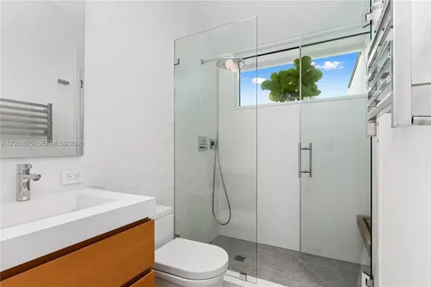 120 Knollwood Drive Key Biscayne FL 33149