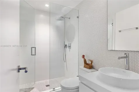 120 Knollwood Drive Key Biscayne FL 33149