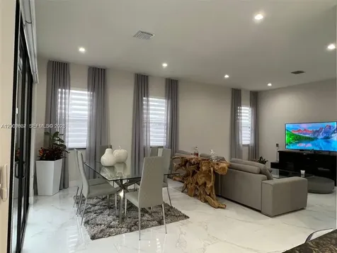 8253 NW 47th Lane Doral FL 33166