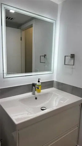 16465 NE 22nd Avenue North Miami Beach FL 33160