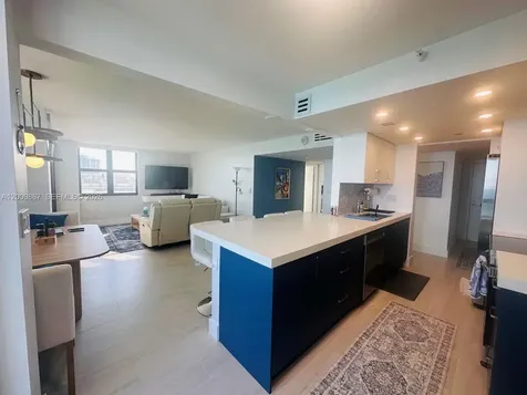 2555 Collins Avenue Miami Beach FL 33140