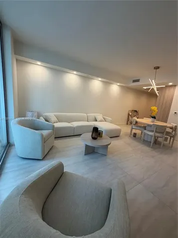 77 SE 5th Street Miami FL 33131