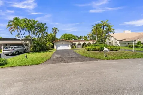 620 Lake Dasha Circle Plantation FL 33324
