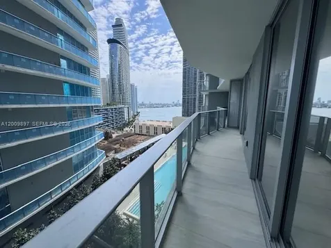 77 SE 5 Street Miami FL 33131