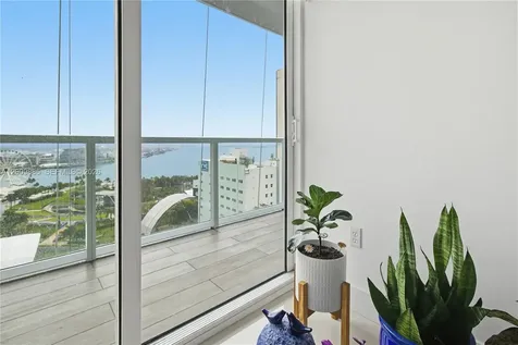 253 NE 2nd Street Miami FL 33132