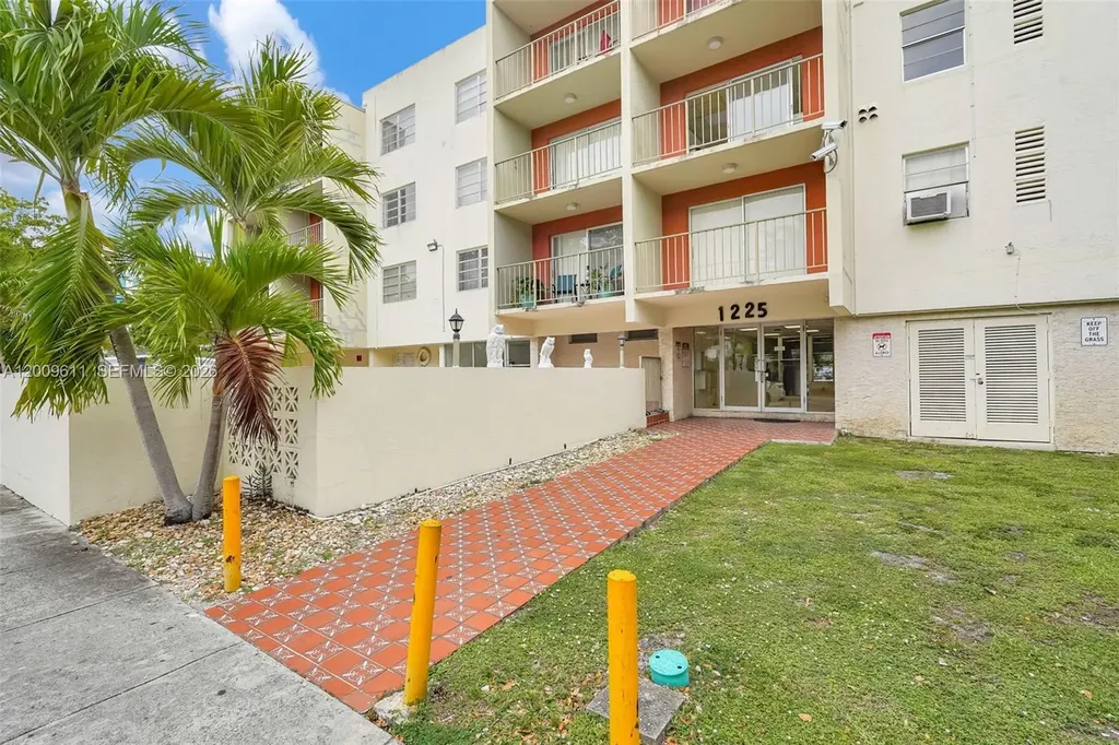 1225 NE 124th Street North Miami FL 33161