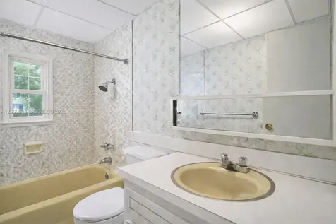 1225 NE 124th Street North Miami FL 33161
