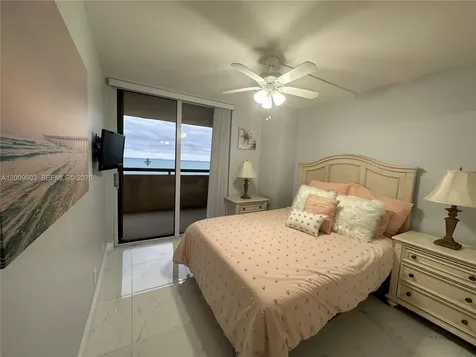 2555 Collins Avenue Miami Beach FL 33140