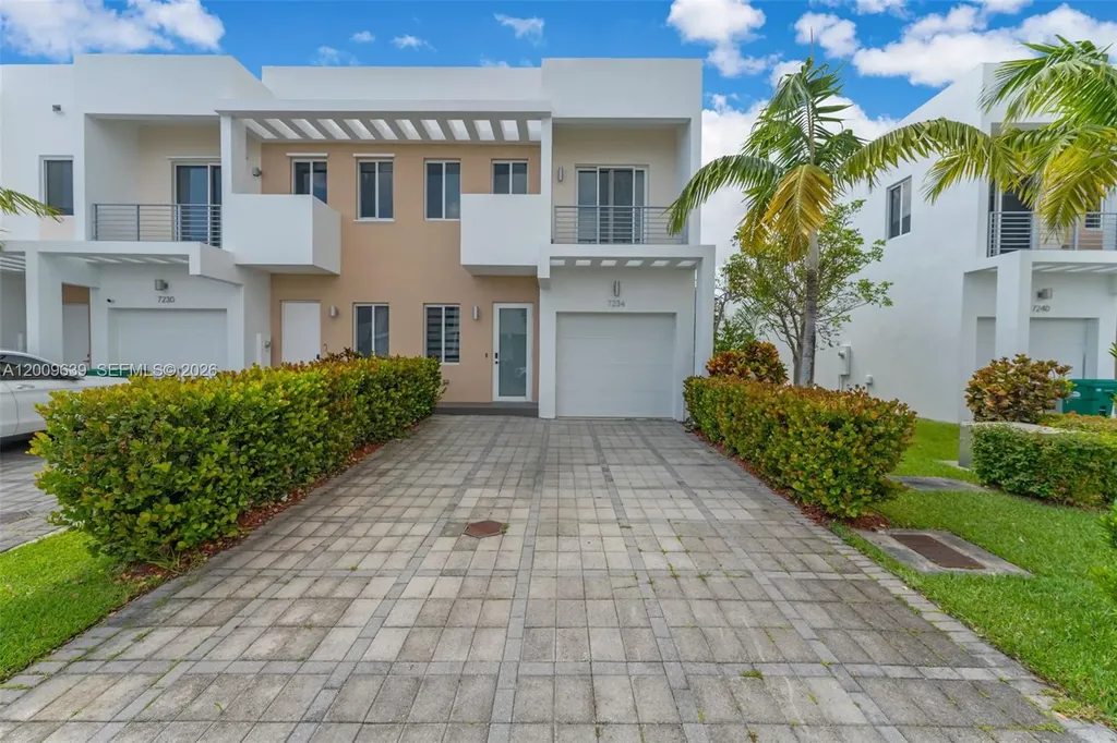 7234 NW 103rd Path Doral FL 33178