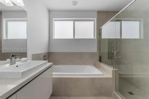 7234 NW 103rd Path Doral FL 33178