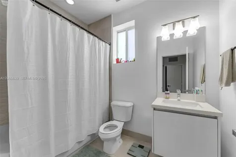 7234 NW 103rd Path Doral FL 33178